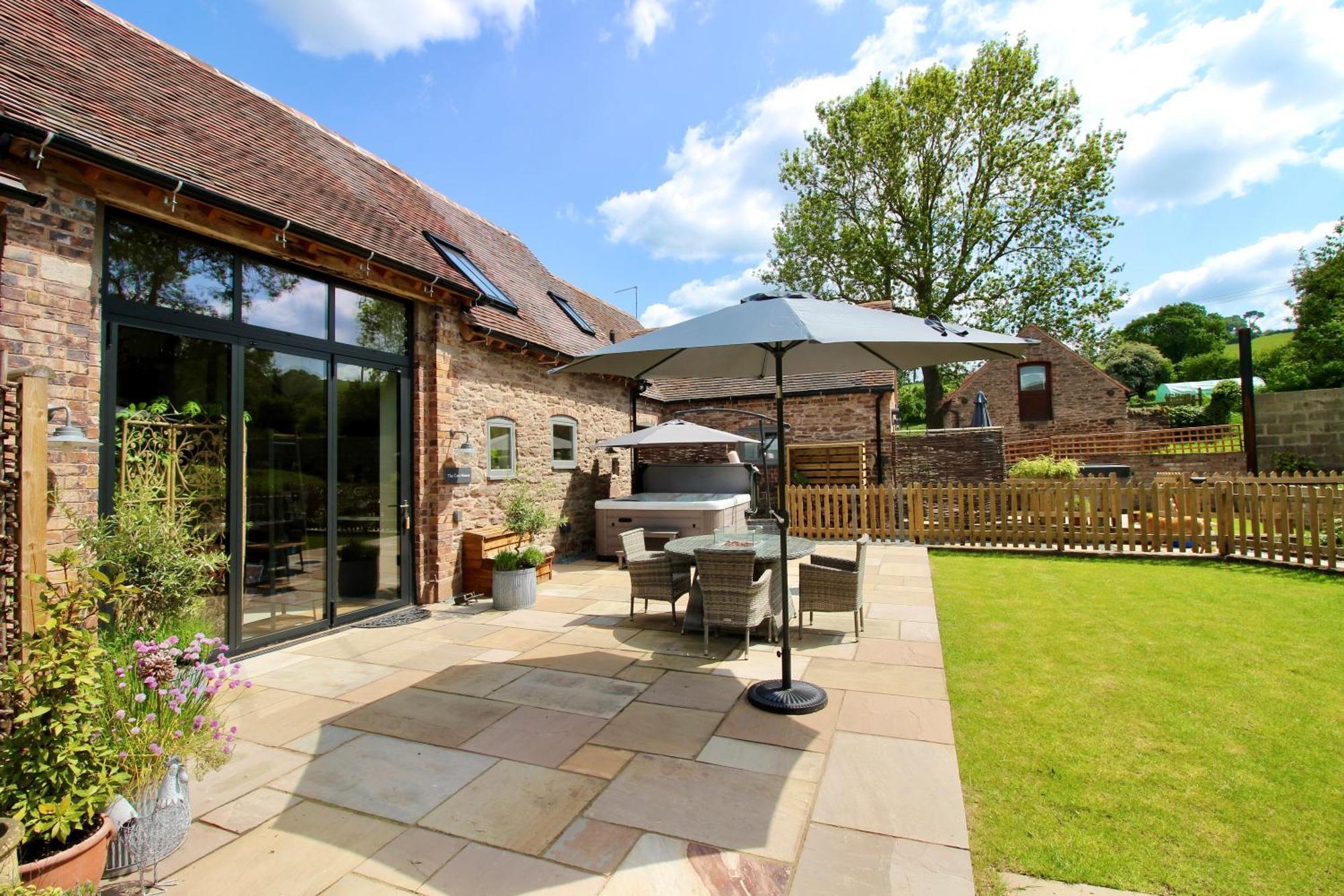 ブリッジノースThe Cart House - Beautiful Contemporary Barn - Hot Tubアパートメント エクステリア 写真