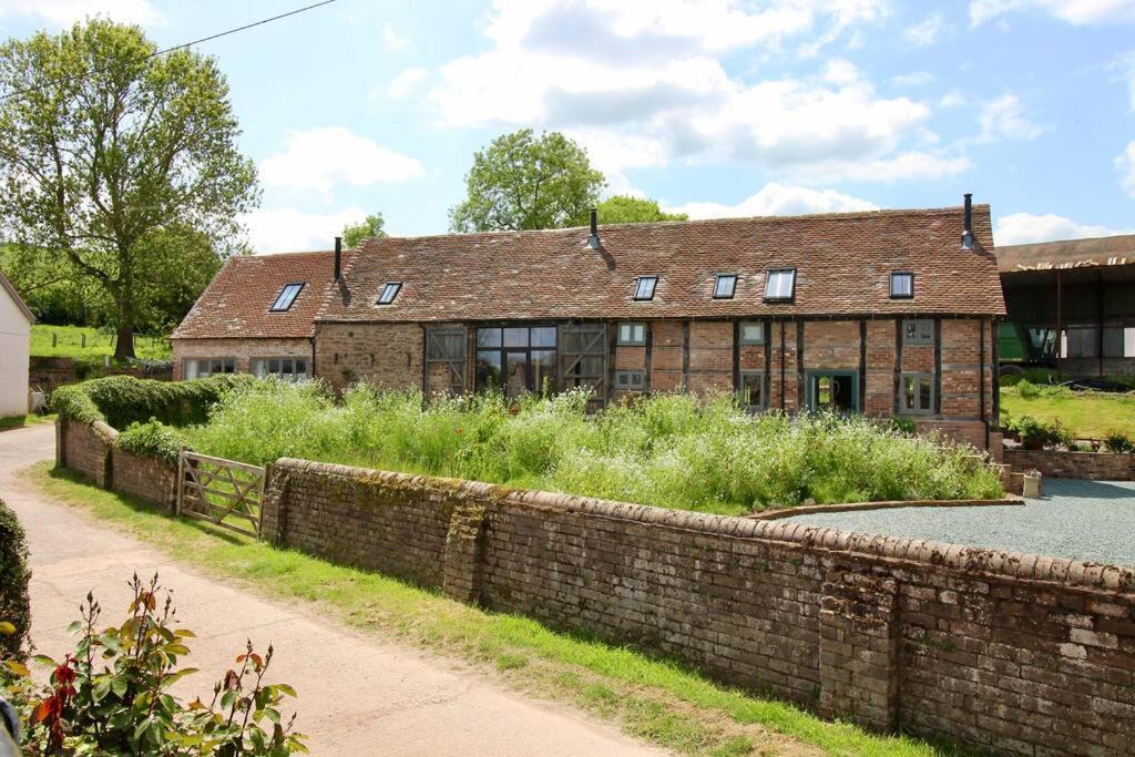 ブリッジノースThe Cart House - Beautiful Contemporary Barn - Hot Tubアパートメント エクステリア 写真