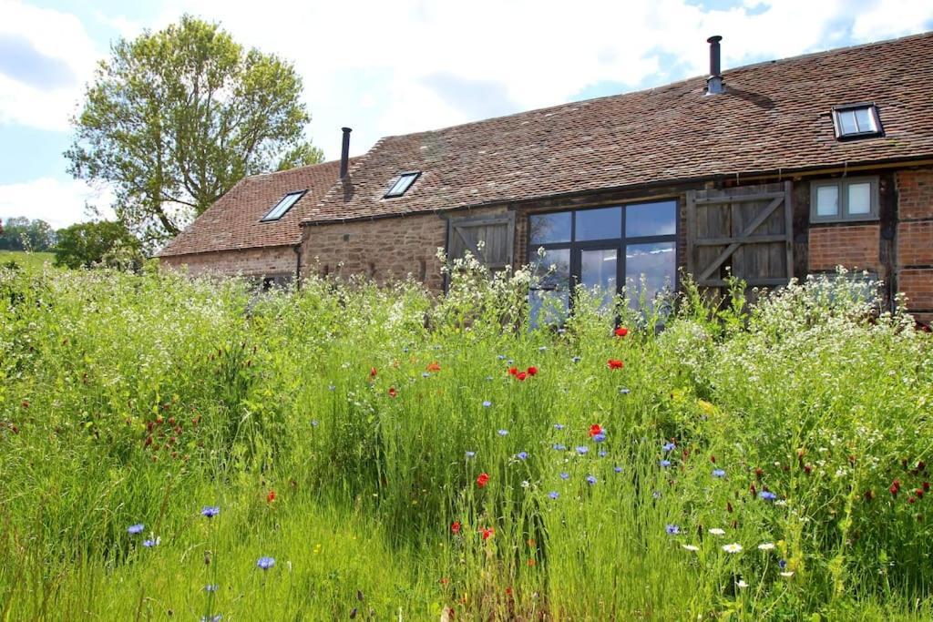 ブリッジノースThe Cart House - Beautiful Contemporary Barn - Hot Tubアパートメント エクステリア 写真