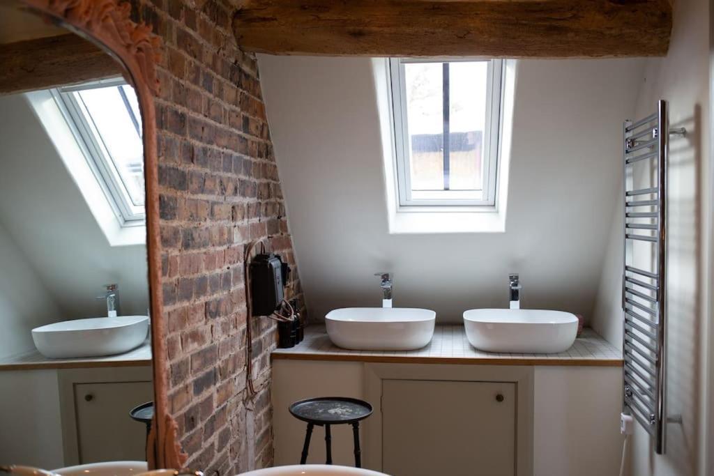 ブリッジノースThe Cart House - Beautiful Contemporary Barn - Hot Tubアパートメント エクステリア 写真