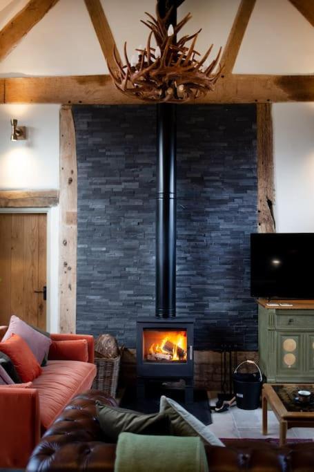 ブリッジノースThe Cart House - Beautiful Contemporary Barn - Hot Tubアパートメント エクステリア 写真