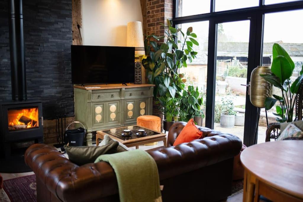 ブリッジノースThe Cart House - Beautiful Contemporary Barn - Hot Tubアパートメント エクステリア 写真