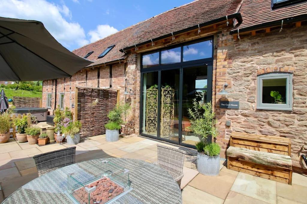 ブリッジノースThe Cart House - Beautiful Contemporary Barn - Hot Tubアパートメント エクステリア 写真