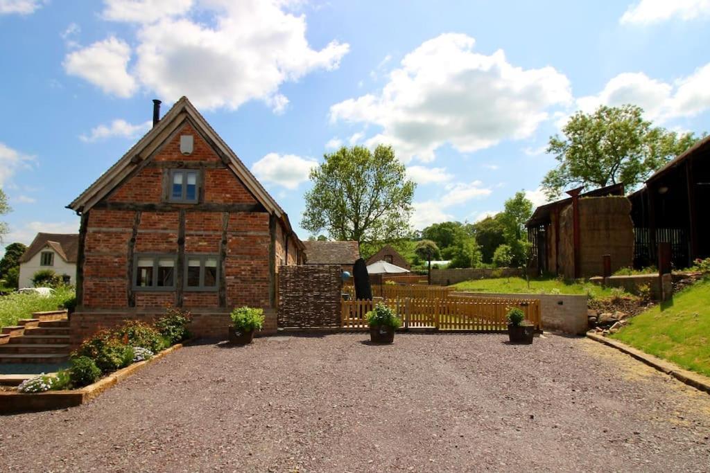 ブリッジノースThe Cart House - Beautiful Contemporary Barn - Hot Tubアパートメント エクステリア 写真