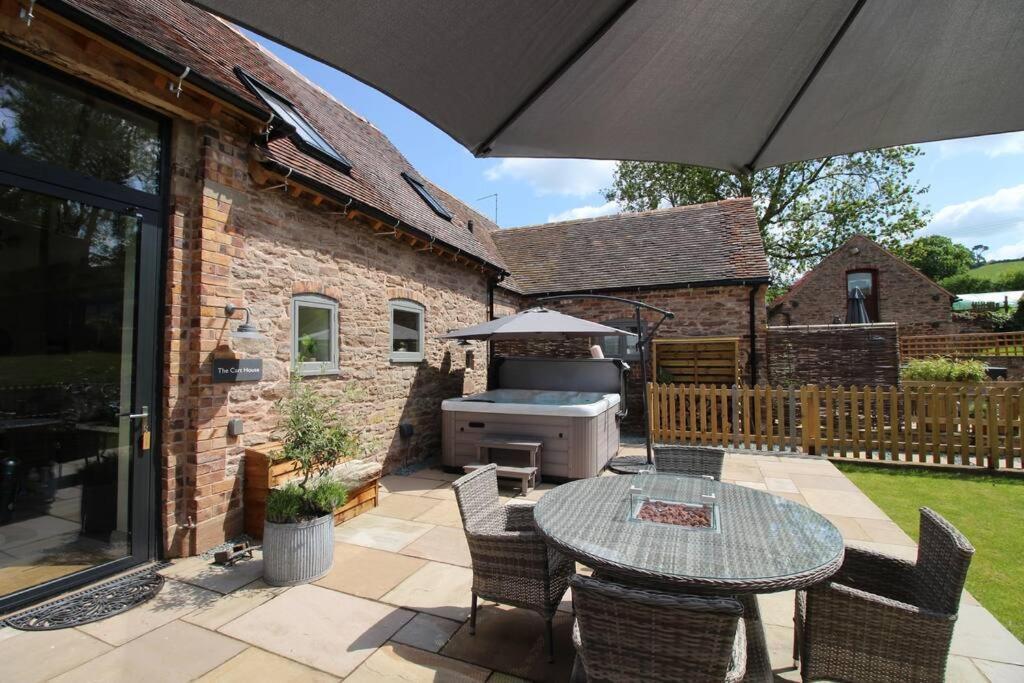 ブリッジノースThe Cart House - Beautiful Contemporary Barn - Hot Tubアパートメント エクステリア 写真